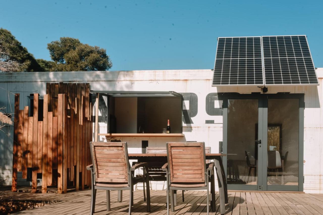 Cooltainer Retreat: Sustainable Coastal Forest Tiny House Near Barcelona Castelldefels Kültér fotó